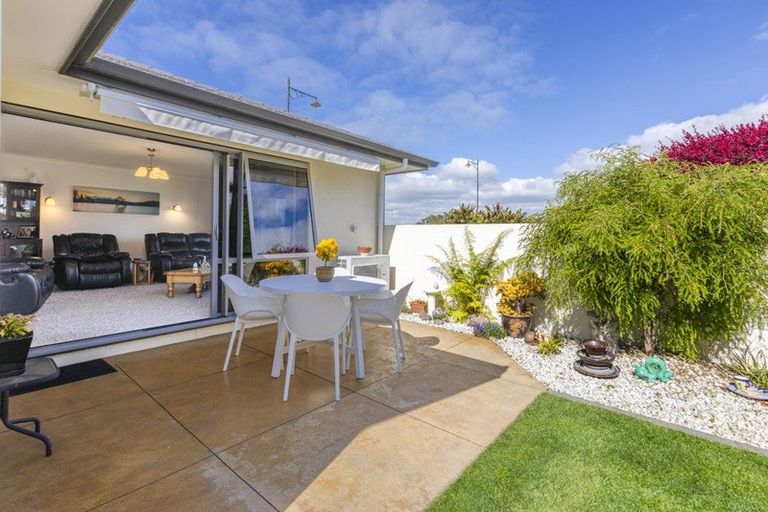 Photo of property in 76 Orotu Drive, Poraiti, Napier, 4112
