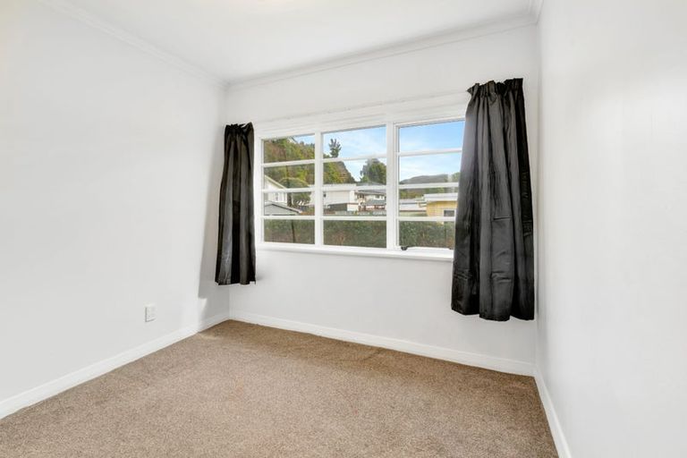 Photo of property in 48 Stokes Valley Road, Stokes Valley, Lower Hutt, 5019