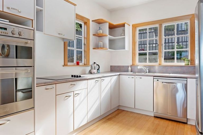 Photo of property in 6 Dudley Road, Lyttelton, 8082