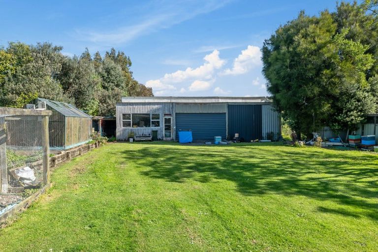 Photo of property in 18 Onaero Beach Road, Onaero, Waitara, 4383