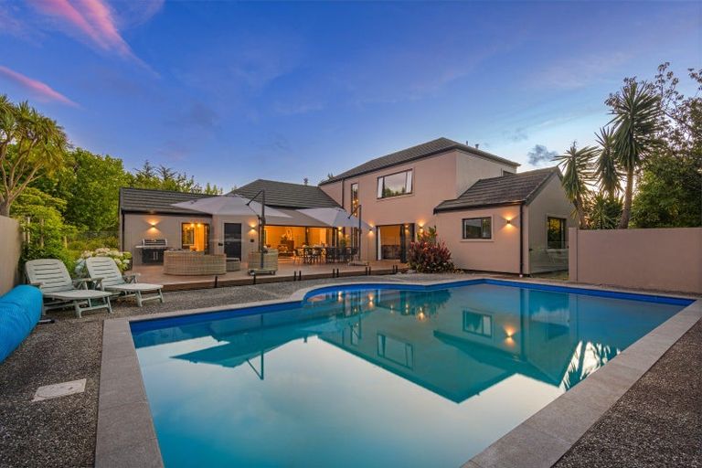 Photo of property in 52 Turitea Road, Fitzherbert, Palmerston North, 4472