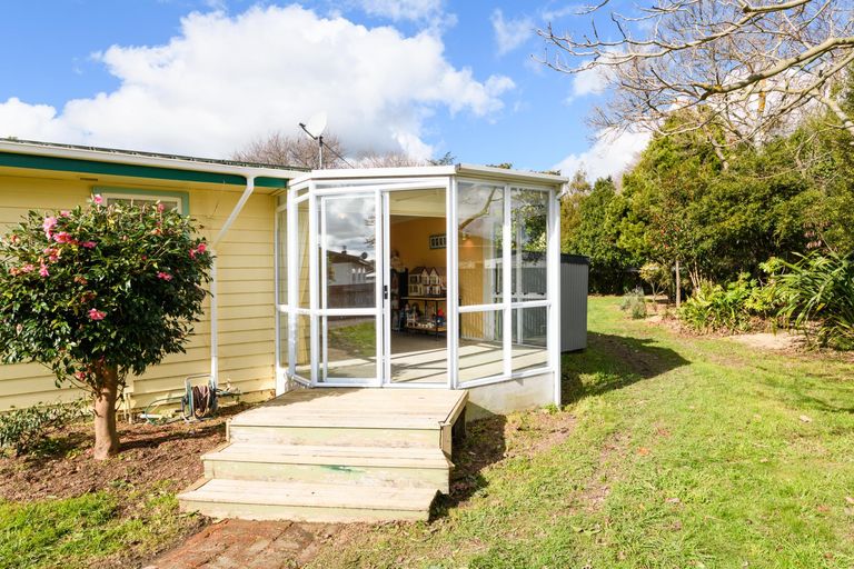 Photo of property in 23 Wood Street, Takaro, Palmerston North, 4410