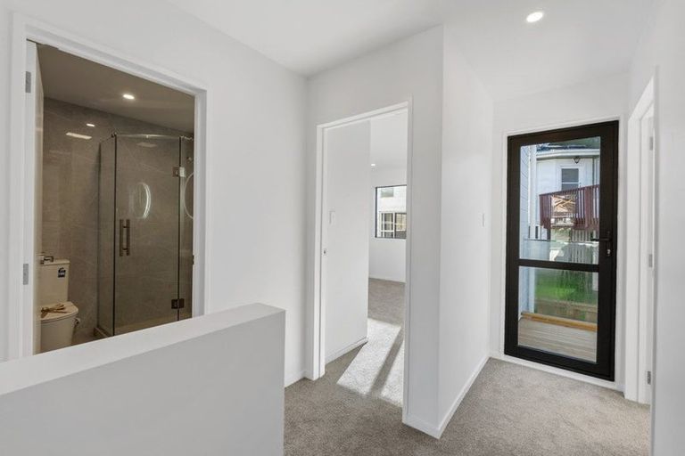 Photo of property in 8c Datura Place, Sunnynook, Auckland, 0620