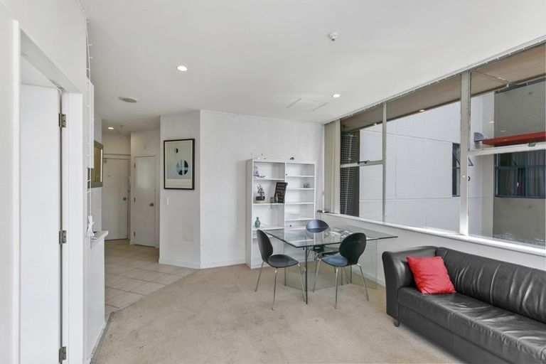 Photo of property in Terrace Tower Apartments, 10a/126 The Terrace, Wellington Central, Wellington, 6011