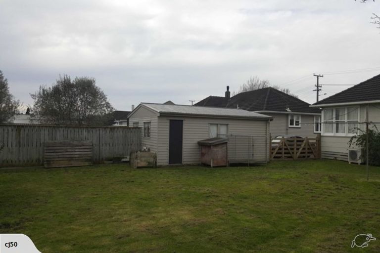Photo of property in 19 Holland Crescent, Bulls, 4818