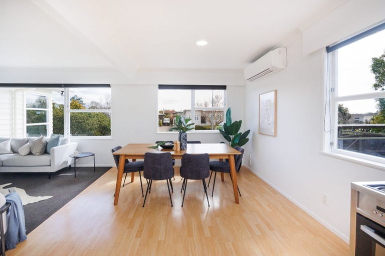 Photo of property in 36 Winston Avenue, Hokowhitu, Palmerston North, 4410