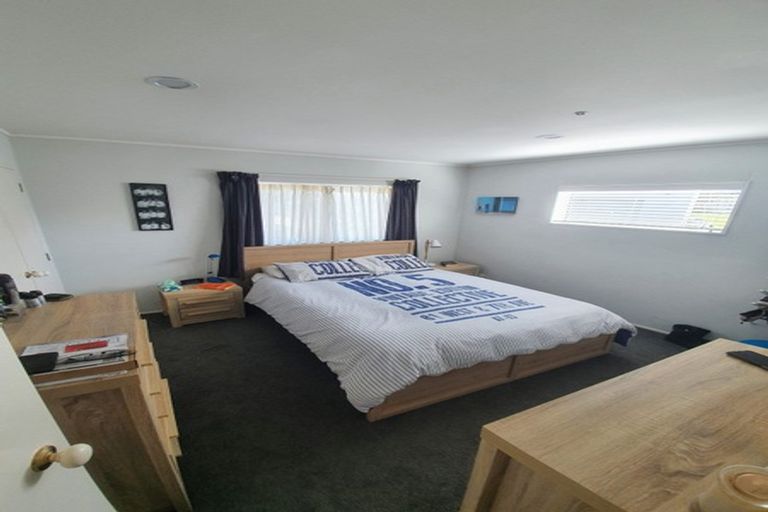 Photo of property in 2/30 Witheford Drive, Bayview, Auckland, 0629