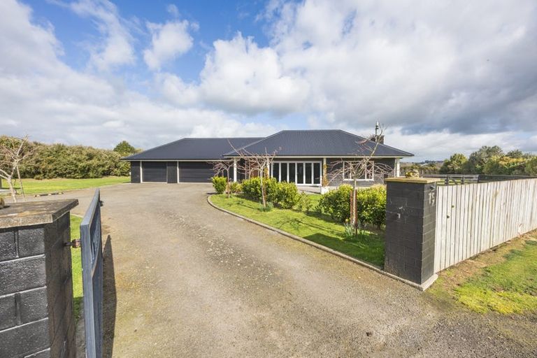 Photo of property in 75 Reid Line West, Feilding, 4777
