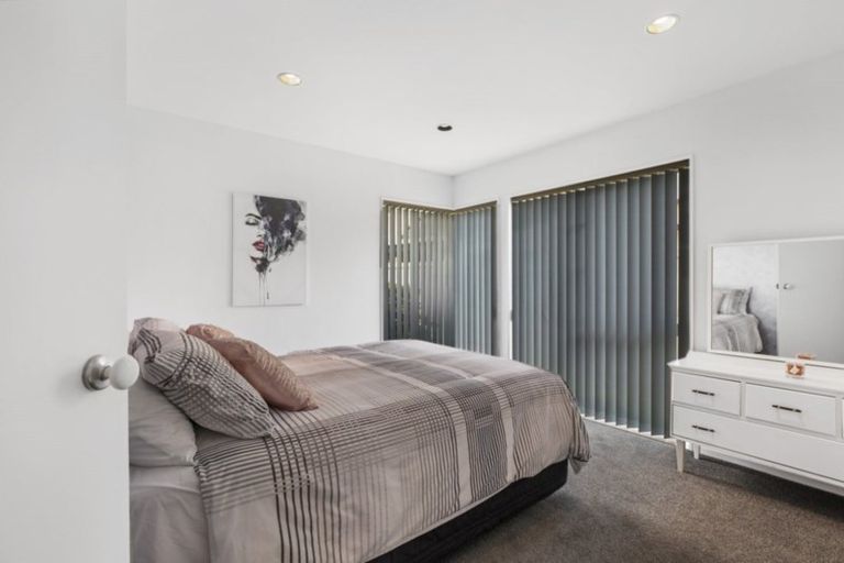 Photo of property in 8 Glenross Drive, Wattle Downs, Auckland, 2103