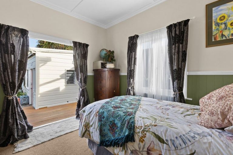 Photo of property in 12 Kinross White Street, Napier South, Napier, 4110