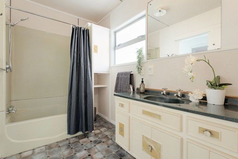 Photo of property in 221a Oceanbeach Road, Mount Maunganui, 3116