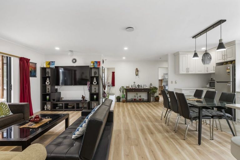 Photo of property in 10/17 Neta Grove, Henderson, Auckland, 0612