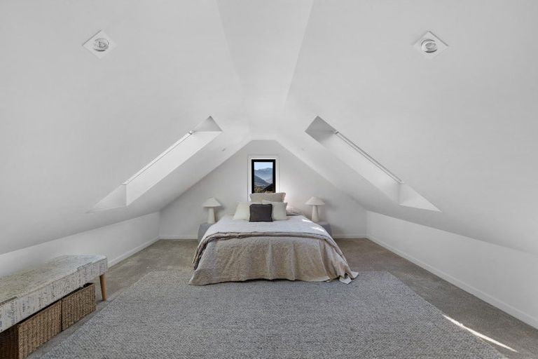 Photo of property in 8 Arran Lane, Jacks Point, Queenstown, 9371