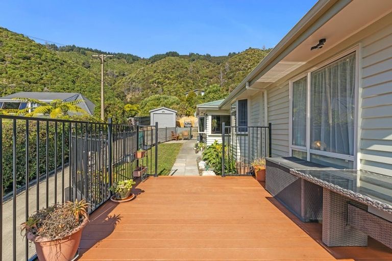 Photo of property in 374a Waikawa Road, Waikawa, Picton, 7220