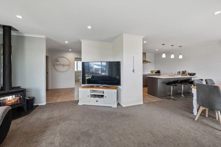 Photo of property in 12 Karaka Place, Kinloch, Taupo, 3377