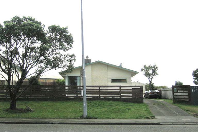 Photo of property in 50 Stewart Drive, Newlands, Wellington, 6037