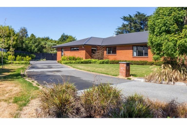 Photo of property in 18 Wilkinsons Road, Harewood, Christchurch, 8051