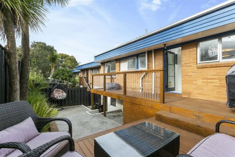 Photo of property in 2/6 Gladys Avenue, Glenfield, Auckland, 0629