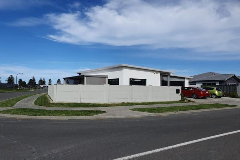 Photo of property in 33 Waimakariri Drive, Te Awa, Napier, 4110