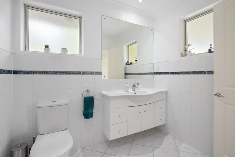 Photo of property in 114g Sandspit Road, Waiuku, 2123