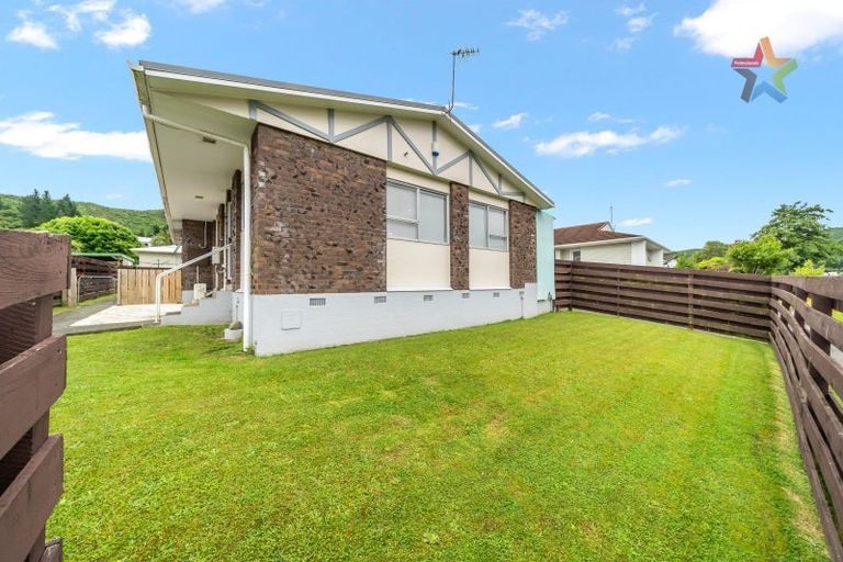 Photo of property in 315 Wellington Road, Wainuiomata, Lower Hutt, 5014