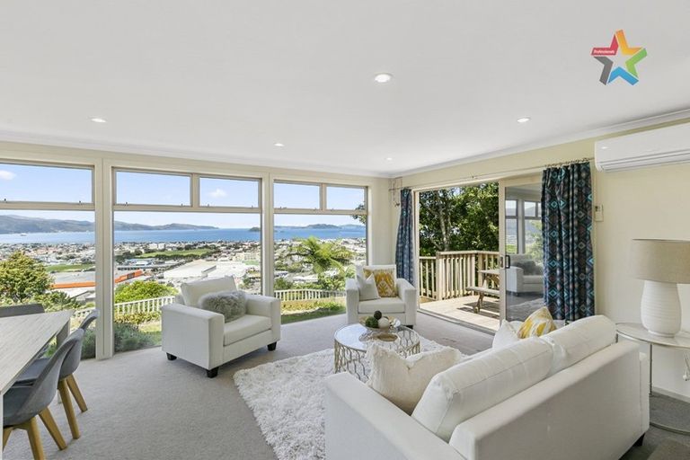 Photo of property in 11a Chestnut Grove, Maungaraki, Lower Hutt, 5010