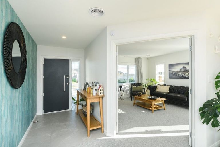 Photo of property in 10 Sardinia Grove, Fitzherbert, Palmerston North, 4410