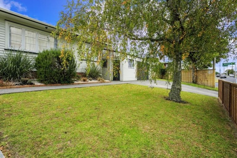 Photo of property in 1/15 Elliott Avenue, Bayview, Auckland, 0629
