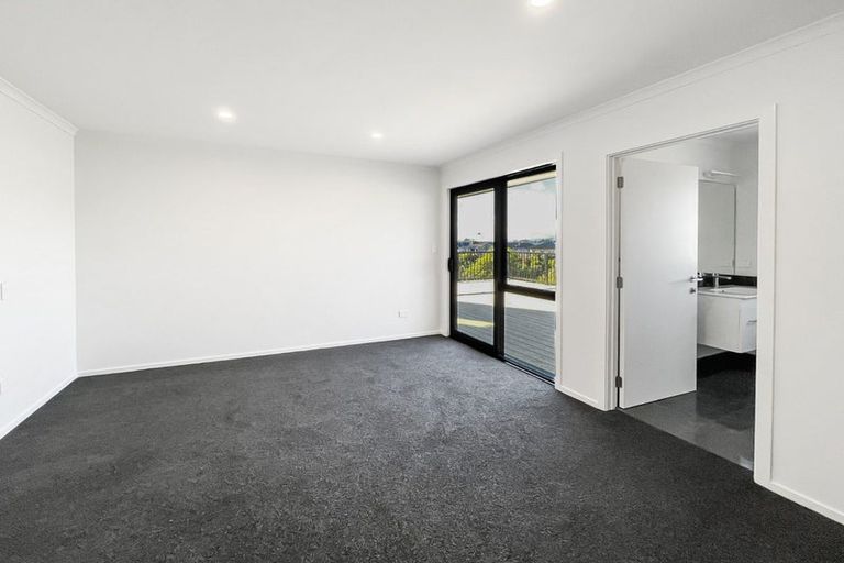 Photo of property in 11 Gibraltar Way, Fitzherbert, Palmerston North, 4410