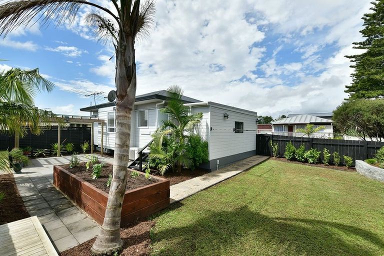 Photo of property in 33b Springs Road, Parakai, 0830
