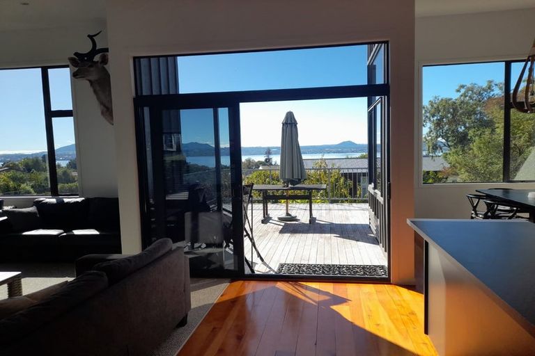 Photo of property in 2/709 Acacia Bay Road, Acacia Bay, Taupo, 3330