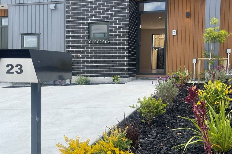 Photo of property in 23 Kuaha Road, Massey, Auckland, 0614