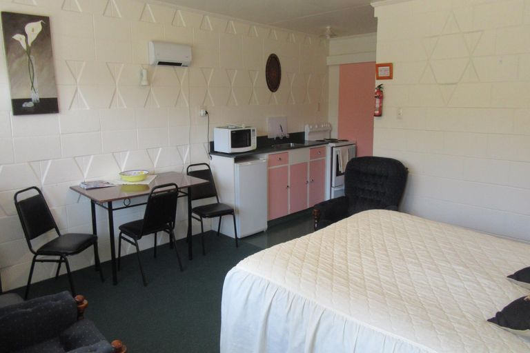 Photo of property in 196 Queen Street, Waimate, 7924