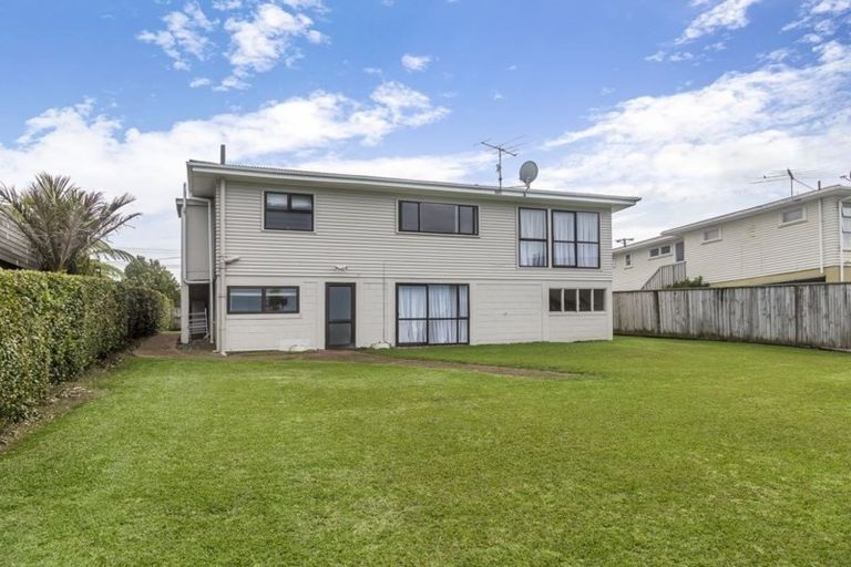 Photo of property in 34 Knights Road, Rothesay Bay, Auckland, 0630
