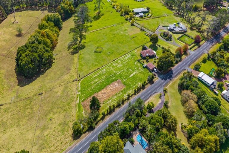 Photo of property in 154 Tawa Road, Kumeu, 0891