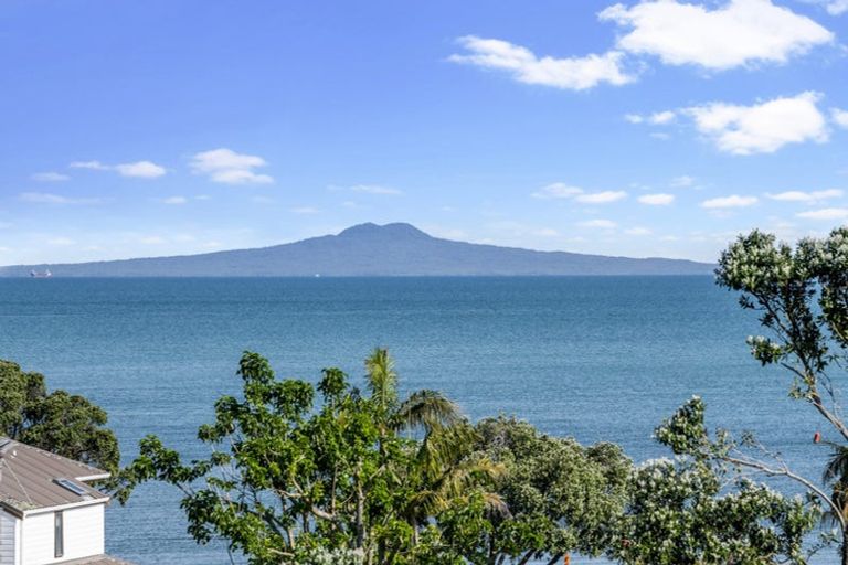 Photo of property in 19 Zita Avenue, Matakatia, Whangaparaoa, 0930