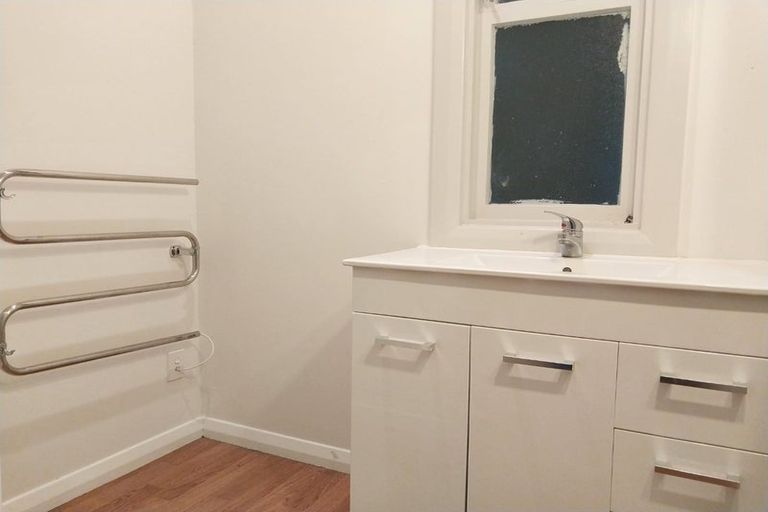 Photo of property in 2 Norna Crescent, Kelburn, Wellington, 6012