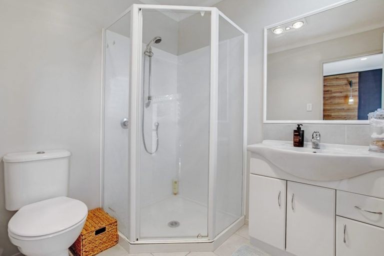 Photo of property in 16 Willow Camp Road, Takanini, 2112