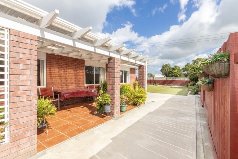 Photo of property in 6 Royal Oak Drive, Kelvin Grove, Palmerston North, 4414