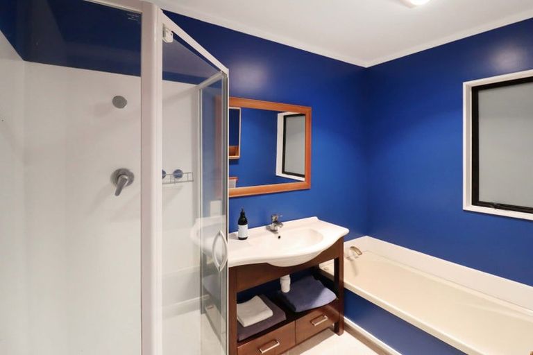 Photo of property in 16 Cathie Place, Karori, Wellington, 6012