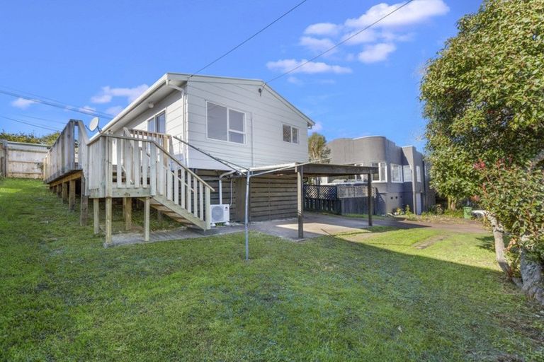 Photo of property in 2/25 Tawa Road, Te Atatu Peninsula, Auckland, 0610