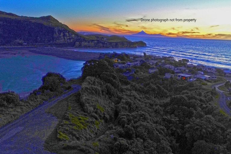 Photo of property in 12 Takarei Terrace, Mokau, 4376