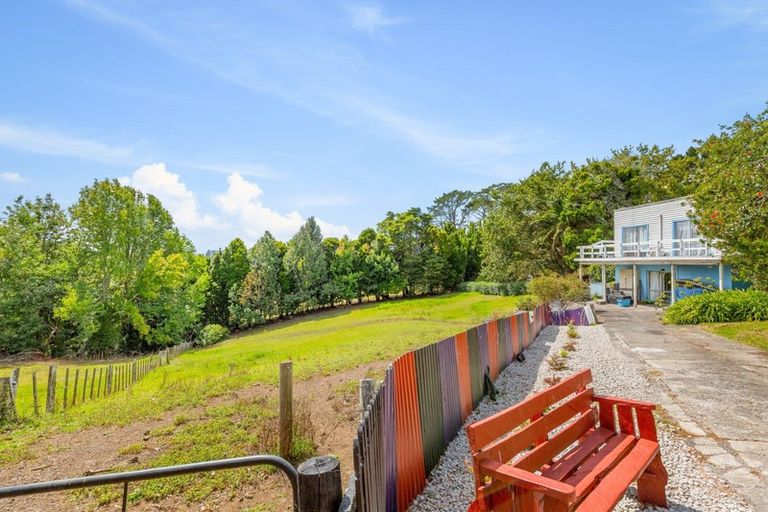 Photo of property in 65 Annett Road, Kumeu, 0891