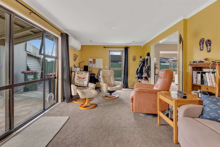 Photo of property in 34 John F Kennedy Drive, Milson, Palmerston North, 4414