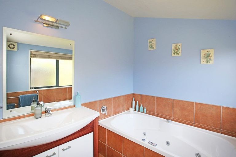 Photo of property in 166 Holmes Road, Waiuku, 2682