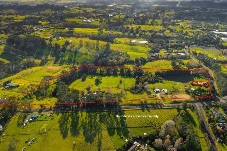 Photo of property in 122 Tawa Road, Kumeu, 0891