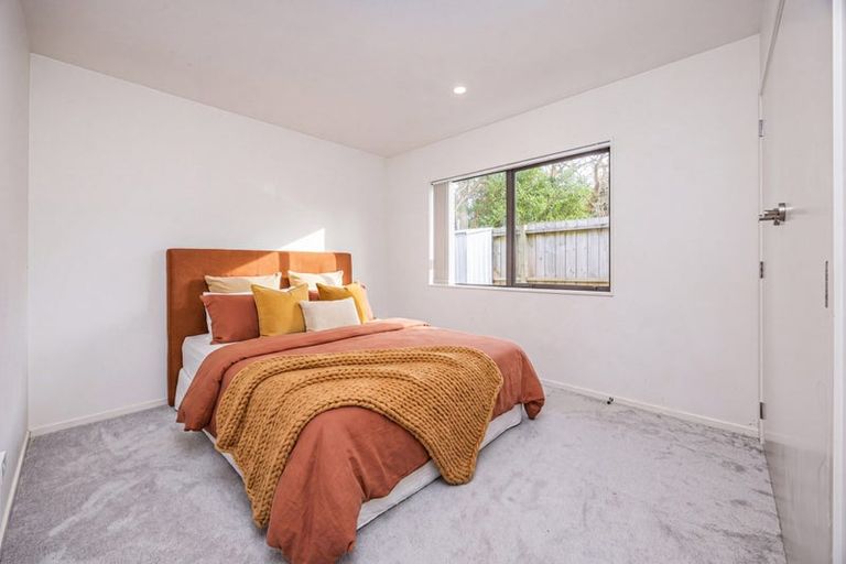 Photo of property in 22a Lincoln Park Avenue, Massey, Auckland, 0614