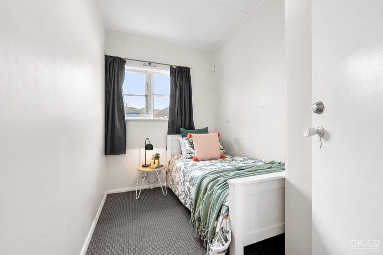 Photo of property in 112 Cambridge Terrace, Fairfield, Lower Hutt, 5011