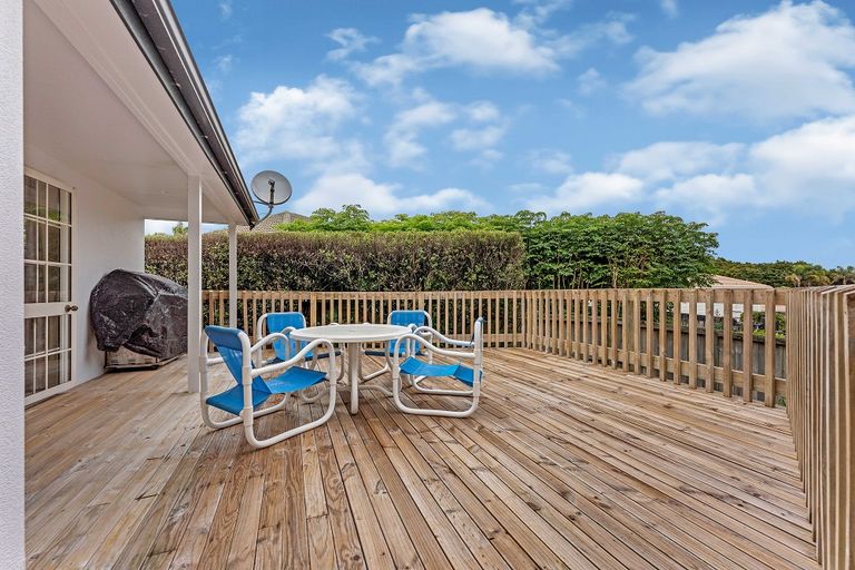 Photo of property in 100 Eugenia Rise, Goodwood Heights, Auckland, 2105