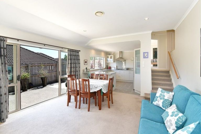 Photo of property in 5 Seamount Drive, Red Beach, 0932